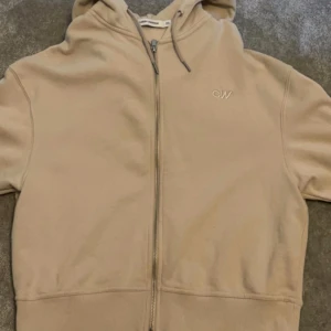 Zip hoodie från Carin wester - Zip hoodie från Carin wester. Säljer för 249kr+frakt💕bra skick och jätte fin. Skriv för fler bilder eller frågor!!!