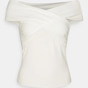 Omlott topp - Super fin topp från Gina, även slutsåld på hemsidan. Har bara använt den en gång!