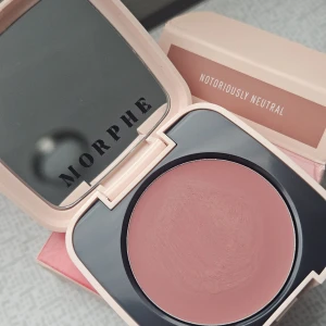 Morphe blush balm soft-focus cream notoriously neutral - Denna är slutsåld nästan överallt. Skriv om du har några frågor.