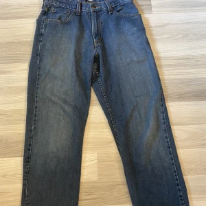 Levis Jeans - Säljer mina Levis jeans då dem är för stora. Modell på jeansen står ej då dem är köpta second hand. För mer bilder/info skriv dm