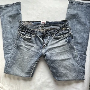Vintage jeans - (OBS Lånade bilder) säljer dessa vintage low waist jeans som jag köpte här på plick. Skriv privat för fler bilder bilder💖
