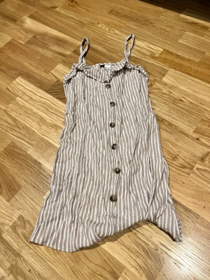 linne - bara testad. kommer ej använda. sitter bra men ej min stil.