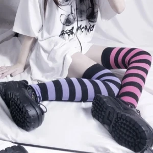 Knästrumpor  - Randiga knästrumpor i lila o rosa💜💗