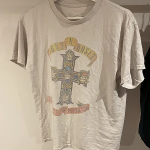 Guns and roses tröja - Bra skick, urtvättad stil. S/M