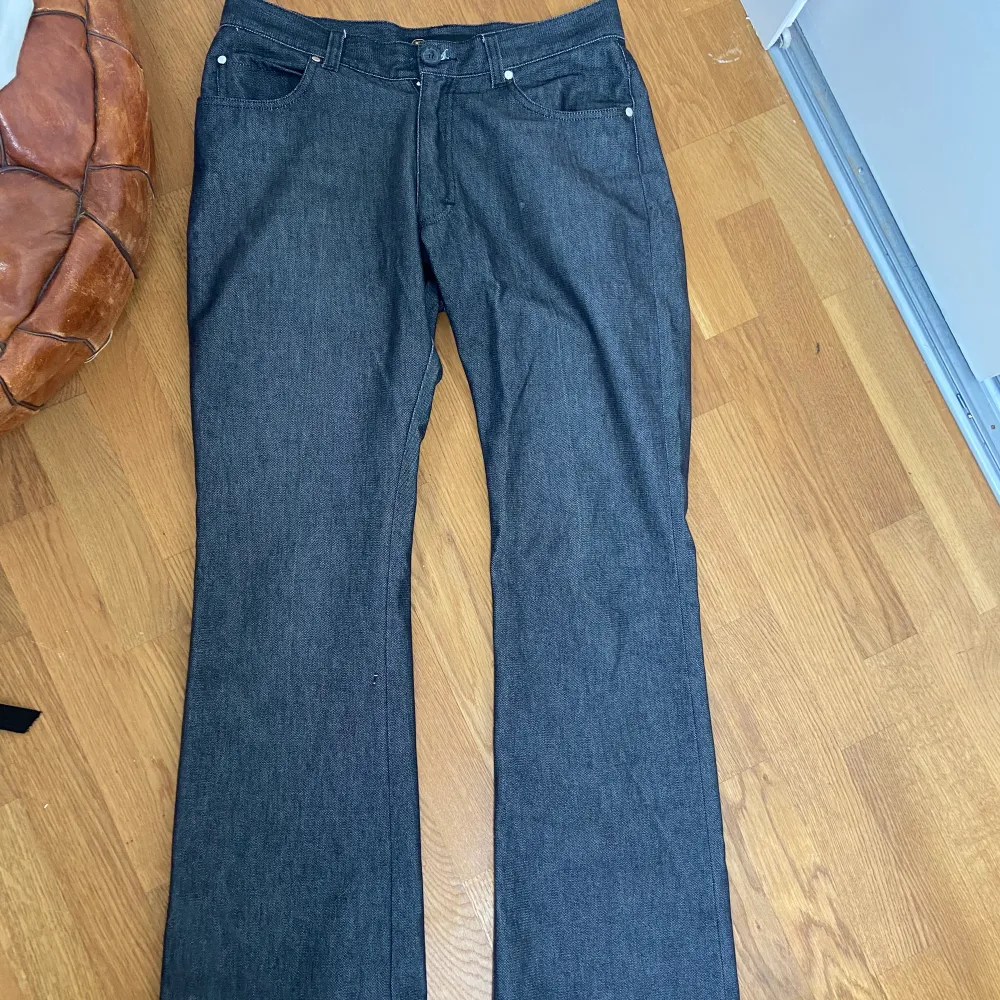 Super snygga Lågmidjade jeans. Köpta second hand men skulle gissa på att storleken är omkring M💜. Jeans & Byxor.