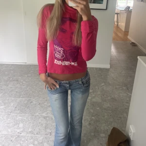 DKNY tröja - Supercool vintage tröja från DKNY. I perfekt skick.  