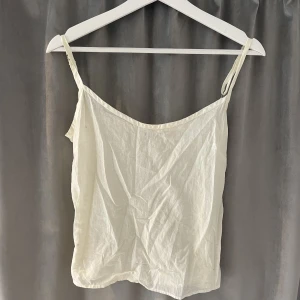 Linne - Ljusgult jättefint linne!! 