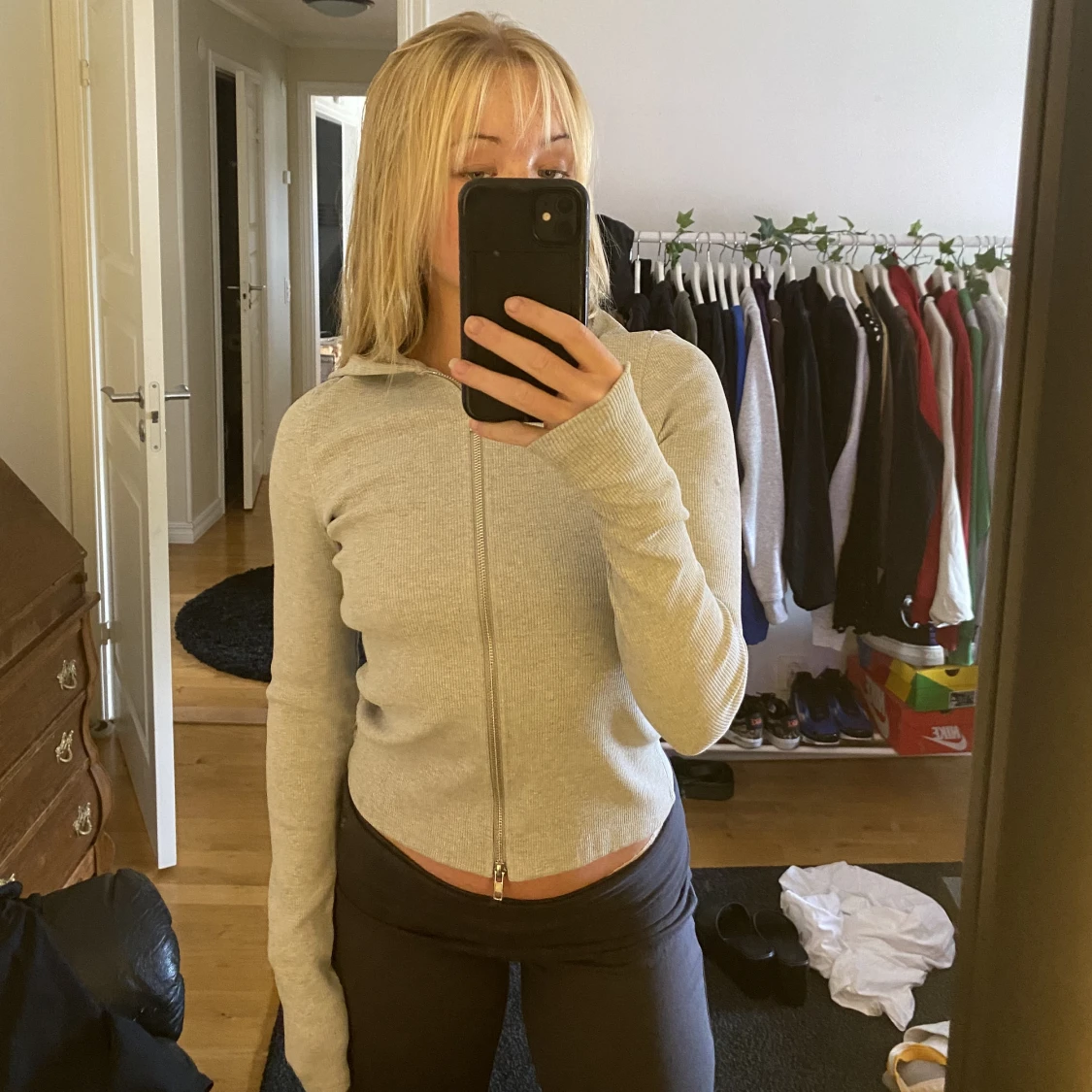 ribbad långärmad med luva