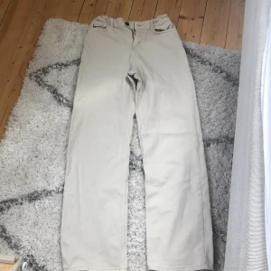 Beiga straight leg jeans - Använd några gånger