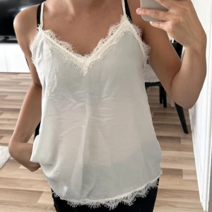 Topp - Topp från zara strl xs i fint skick 