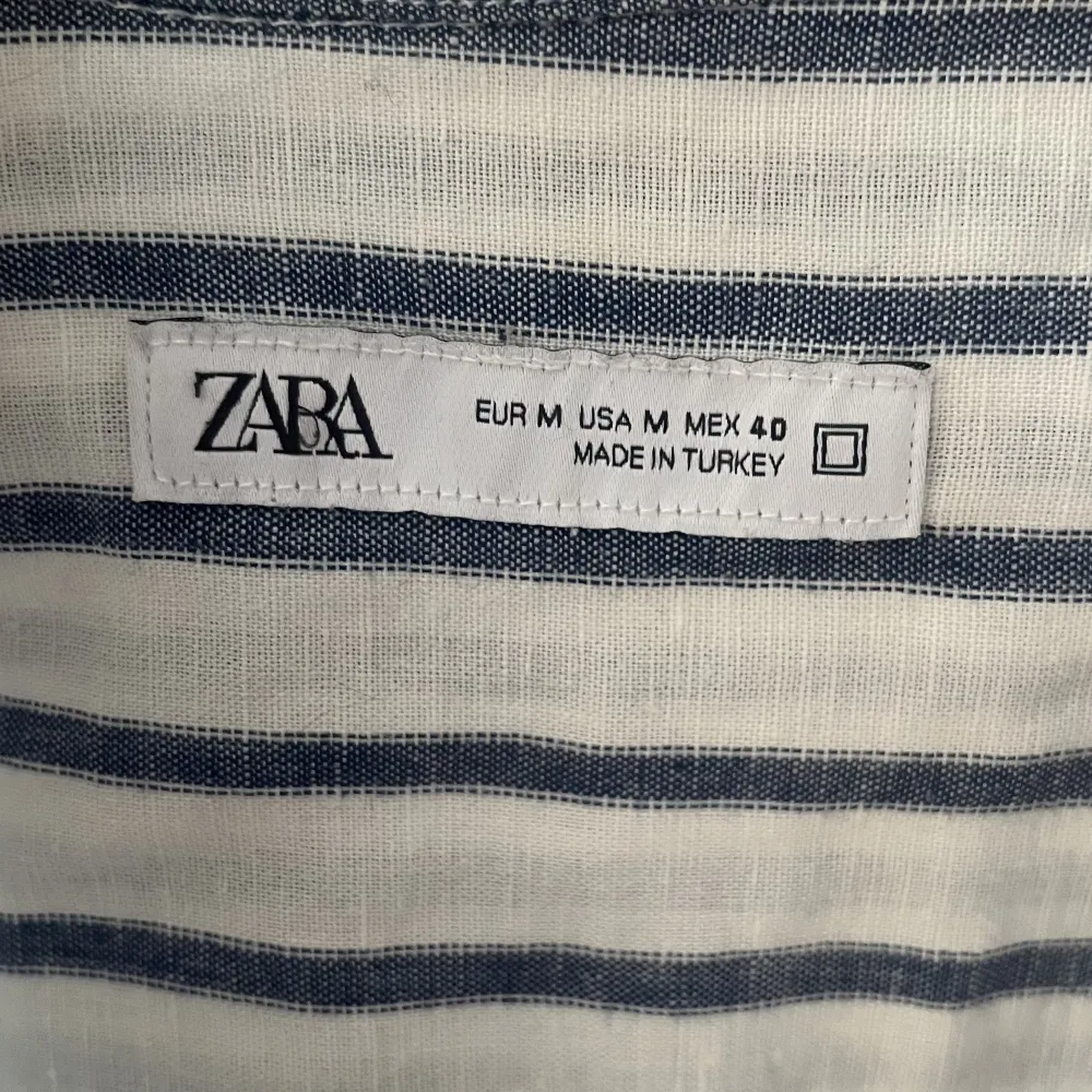 Tja säljer min linneskjorta från zara då den ej kommer till användning, skriv vid frågor🙌🏽. Skjortor.