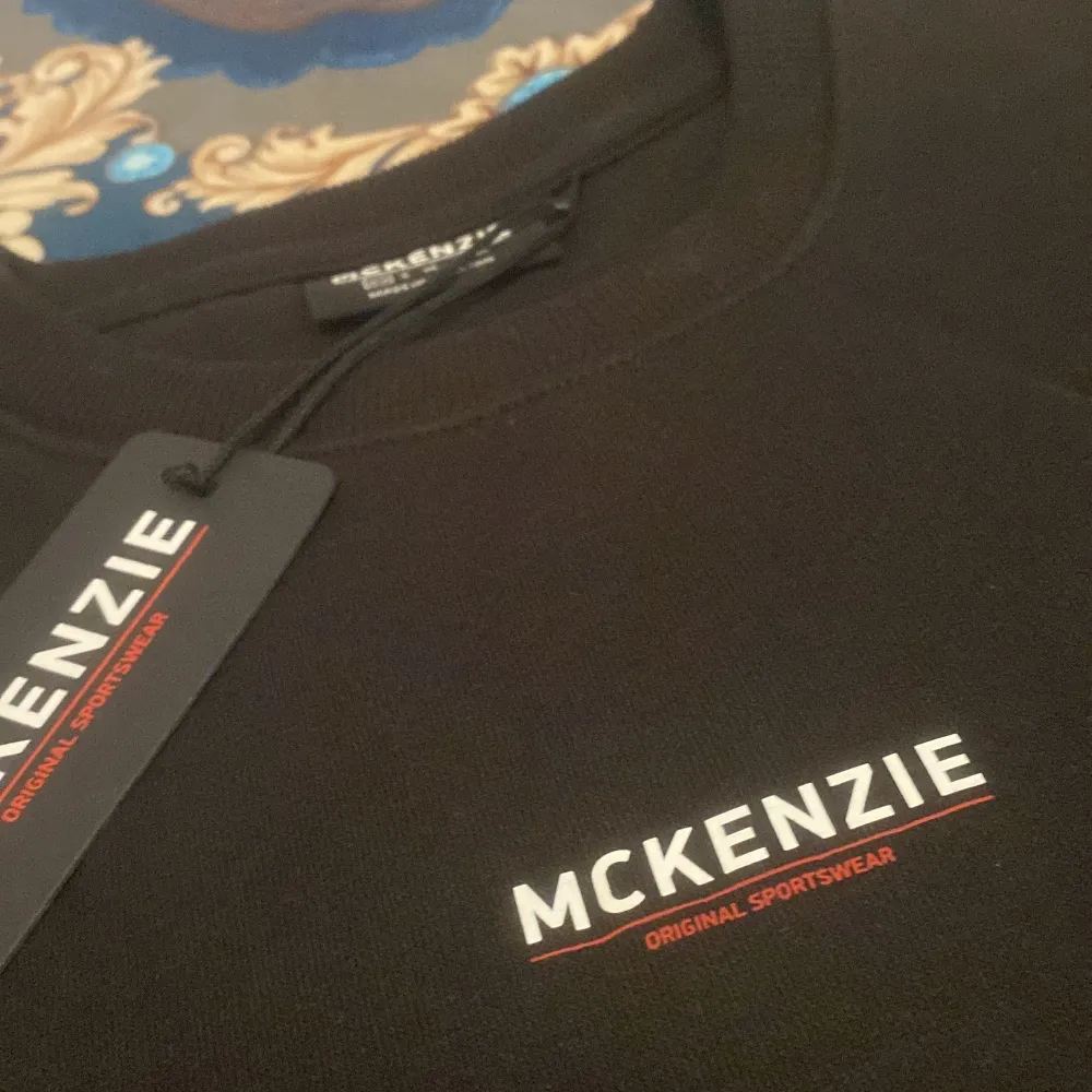 Oanvänd och nyköpt Mckenzie tröja. Skick 9/10, som ny. Storlek XS men sitter som S.. Tröjor & Koftor.