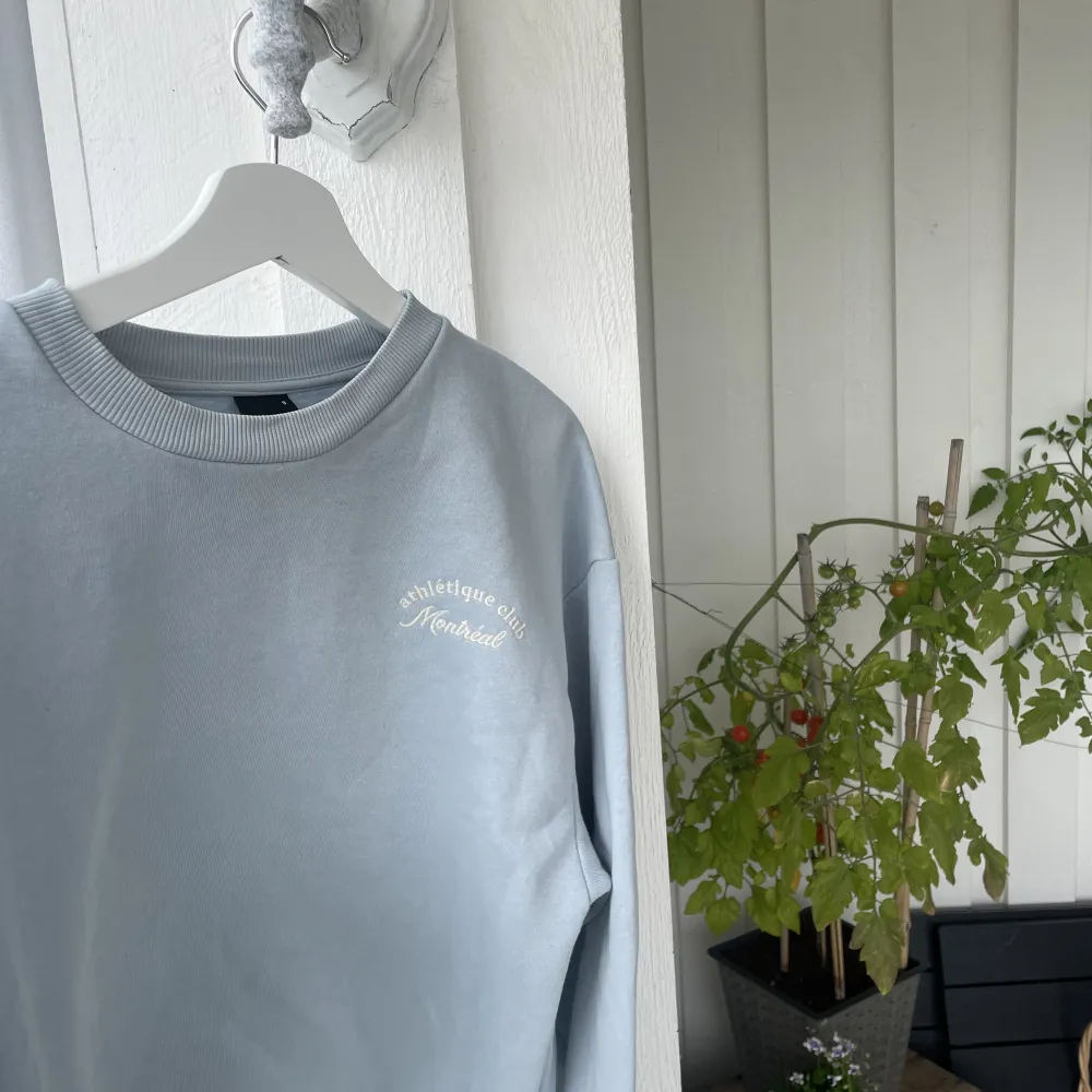 Ljusblå sweatshirt från GINA TRICOT🦋storlek: S. Tröjor & Koftor.