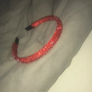 ❤️diadem❤️ - Ett av mina favorit diadem❤️ väldigt fint skick men har flera sånna här diadem så därför behöver jag sälja detta💕🥰
