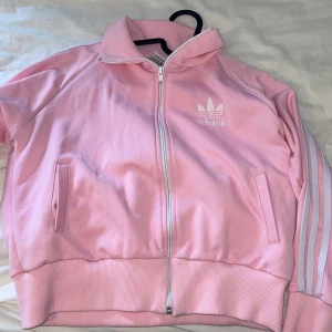 Kofta - Storlek XL men passar XS-M beroende på hur man vill att den ska sitta