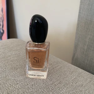 Parfym - Sì Giorgio Armani parfym, använd max en gång. Säljs då jag inte tycker doften passar mig💖