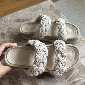 ”Virkade” sandaler från Zara, i nyskick🫶🏻