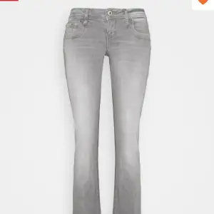 Jag söker Ltb eller Pepe jeans i storleken 24/30. Helst dessa som är på bilden men om du har andra kontakta gärna då med! Priset kan diskuteras💗💗