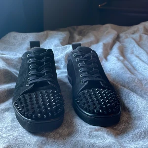 Intressekoll Christian loubitin. - Intressekoll på mina Christian Louboutin storlek 42/43. Kom privat med bud 