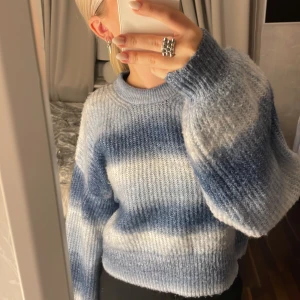 Blå stickad tröja - Stickad tröja från Only köpt på Zalando❣️säljer för 150