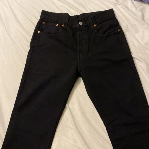 Levis jeans 501 - Säljer mina helt nya lives 501or pga köpte i fel storlek, aldrig blivit använda. Köpta från usa. Pris kan diskuteras vid snabb affär