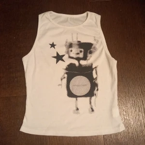 tv tank top - tank top från yesstyle ca 1 år gammal knappt använt
