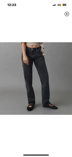 Trendiga low rised jeans från Gina! Ny skick nästan aldrig använda. Köpte för 599 säljer för 139!