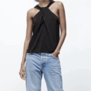 zara topp - säljer den här zara fest toppen som jag aldrig använt jag tog bort prislappen precis när jag köpte den men har aldrig använt den så därför säljer jag den