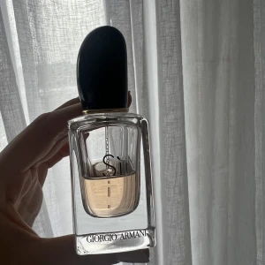 Si parfym - Säljer denna si parfymen, hälften är kvar!