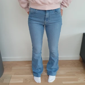 Jeans  - Ljusblå bootcut jeans 💙