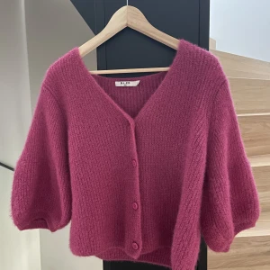 Stickad kofta - Så fin stickad kofta med ballongarmar från Nakd💞