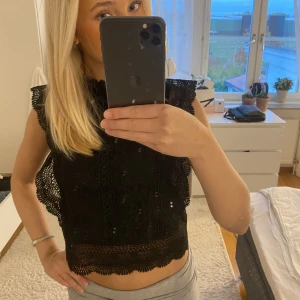 Spets topp - Helt ny spetstopp som aldrig kommit till användning❤️ prislapp kvar 