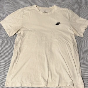 Nike t shirt - Nike t shirt i bra skick, strl L
