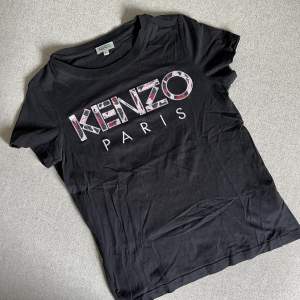 Kenzo tshirt, använd ca 3 gånger, storlek xs men passar s också