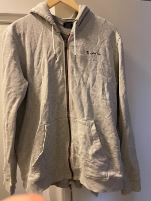 Bondelid zip hoodie - L - Använd en hel del, men fortfarande fin (ostruken på bilden). sliten armkant, men annars är den i bra skick. 