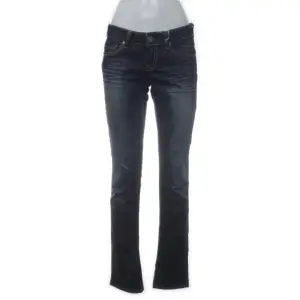 Skitsnygga jeans som tyvärr blivit för små.  (Köparen står för frakt)💕