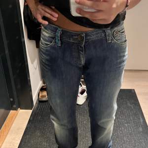 Jeans från replay, ganska gammaldags men super snygga. Dom är även low waist och baggy🤗