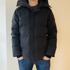 Canada goose Macmillan parka black - Nyskick. 2022. Kvitto finns, NK Göteborg. 