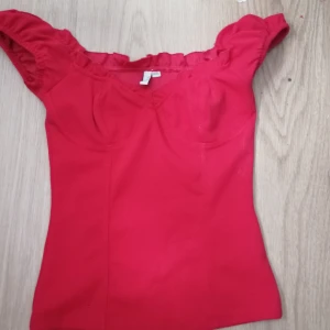 Topp - En topp som inte kommer till användning längere 🥰förlåt för min kamera skriv gärna och fråga om fler bilder🤗