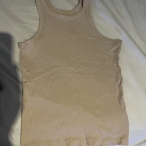 Ljusrosa linne - Ljusrosa ribbat linne från lager157 Strl: S