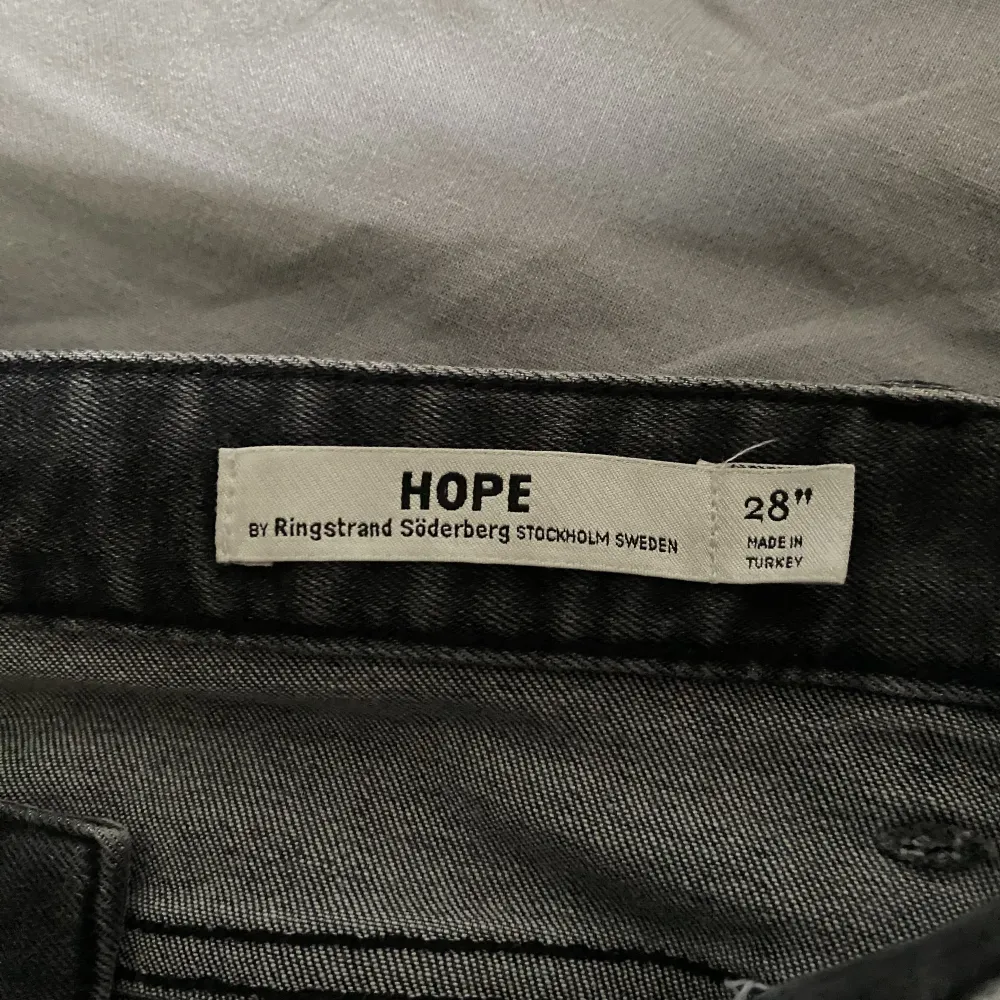 Knappt använda Hope jeans. Storleken är 28”. Hör av dig vid frågor. Jeans & Byxor.