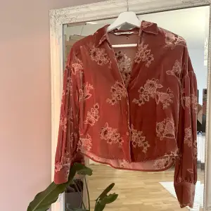 Velvet shirt from Zara. The flower details are transparent. Size XS but it looks oversized 