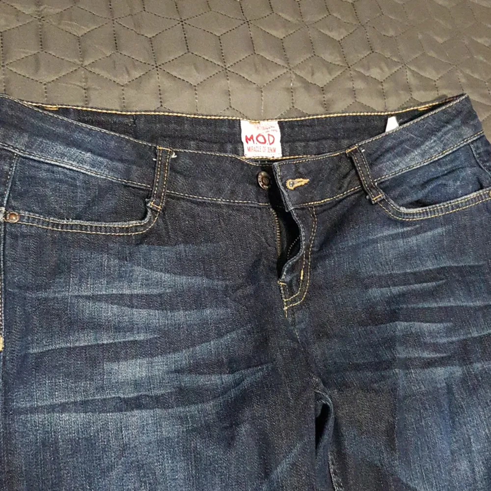 Jag säljar min low waist jeans från Miracle of denim som är i jätte bra skick. I storlek w32L32. Köparen står för frakt.. Jeans & Byxor.