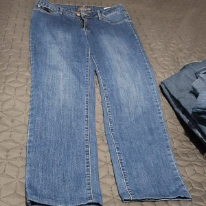 Jeans - Jag säljar min jeans som som är i fin skick storlek 38S. Köparen står för frakt.