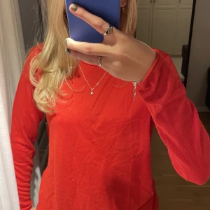 Röd tröja  - Fin långärmad tröja som inte kommer till användning💗
