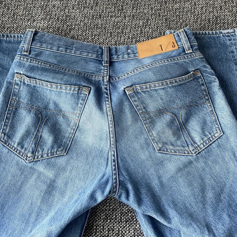 Ett par Tiger of Sweden jeans i stylen MAD Storlek 27/32 Köpt för 1500kr. Jeans & Byxor.