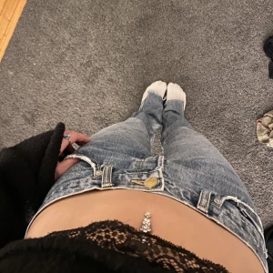 Zara jeans - Supersnygga lågmidjade jeans med slits