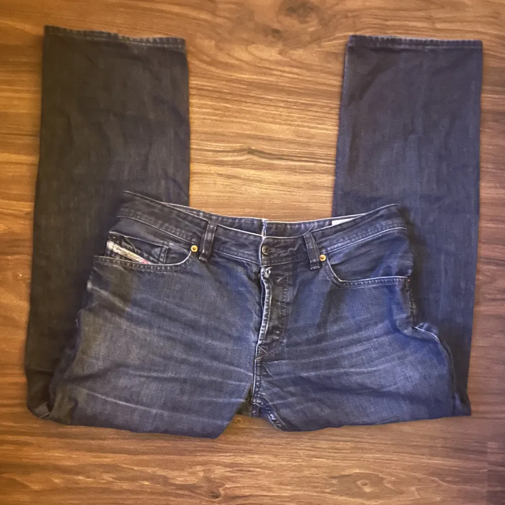 Snygga diesel jeans i blågrå färg . Jeans & Byxor.