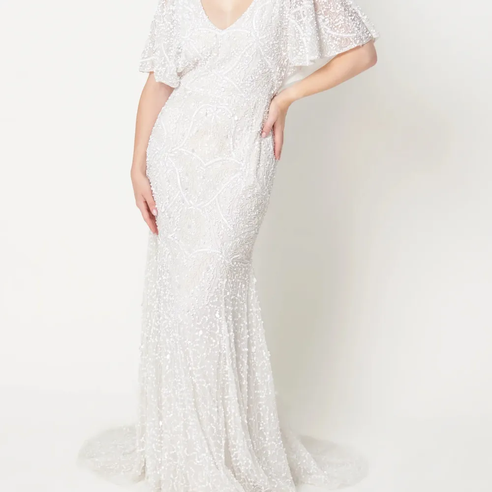 Jag söker denna klänning ifrån BEAUUT, Bridal embellished seqins maxi dress i storlek 38 eller 40. Pris beroende på kvalitet, går absolut att diskutera . Klänningar.