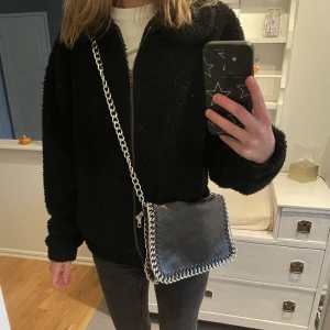 Tiamo väska🤍 - Säljer nu min fina tiamoväska i mellan storleken. Hör av dig vid frågor🤩🤍